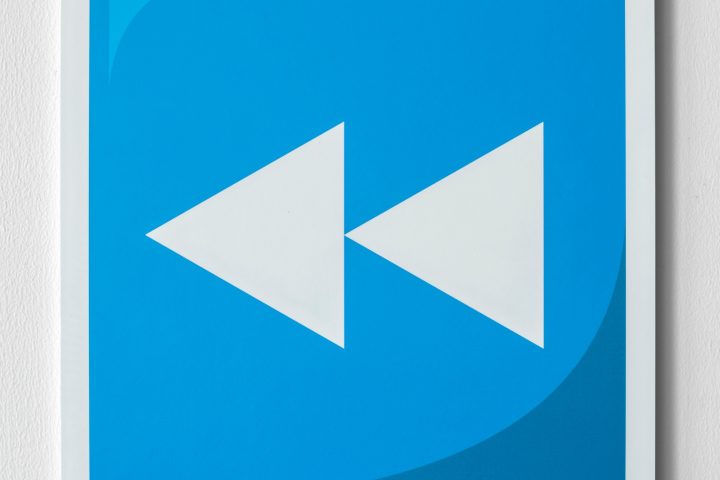 Blue rewind button music icon